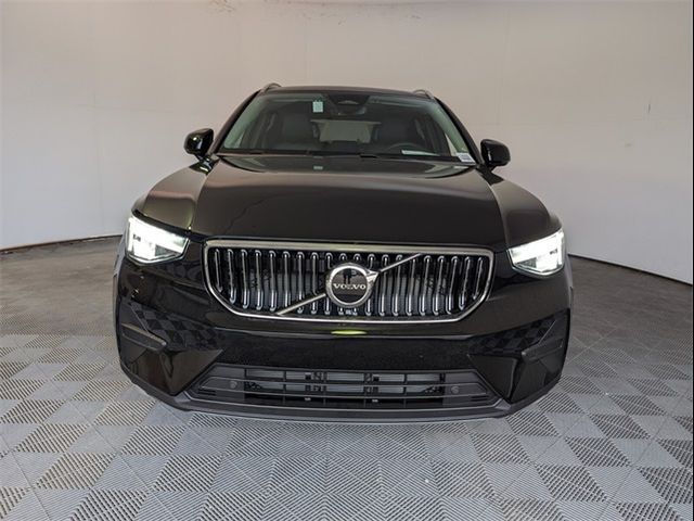 2025 Volvo XC40 Core Bright Theme