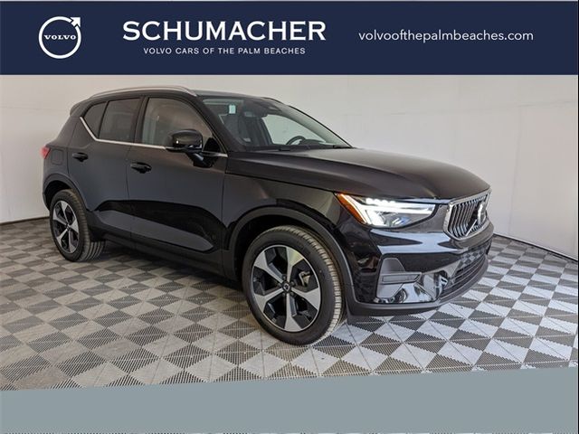 2025 Volvo XC40 Core Bright Theme