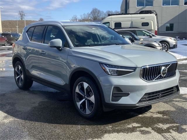 2025 Volvo XC40 Core Bright Theme