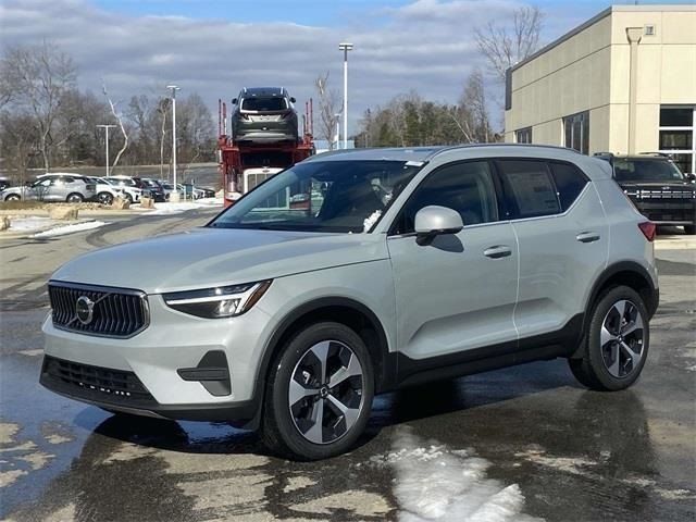 2025 Volvo XC40 Core Bright Theme