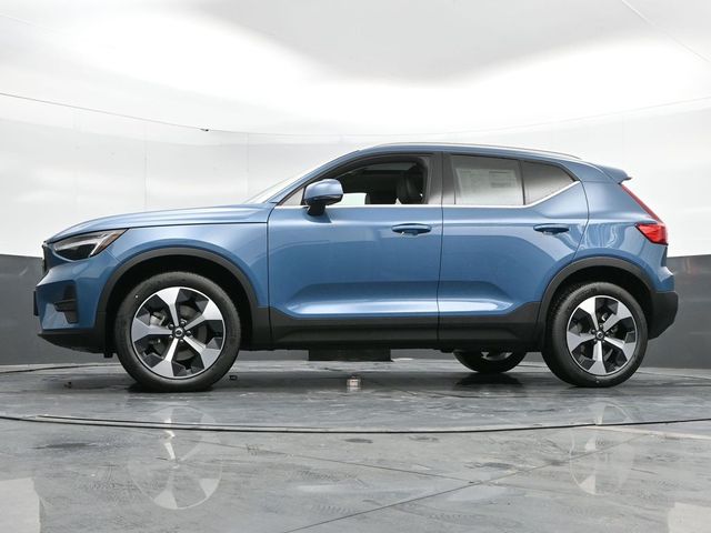 2025 Volvo XC40 Core Bright Theme