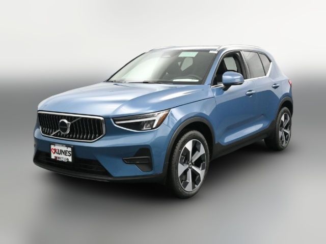 2025 Volvo XC40 Core Bright Theme