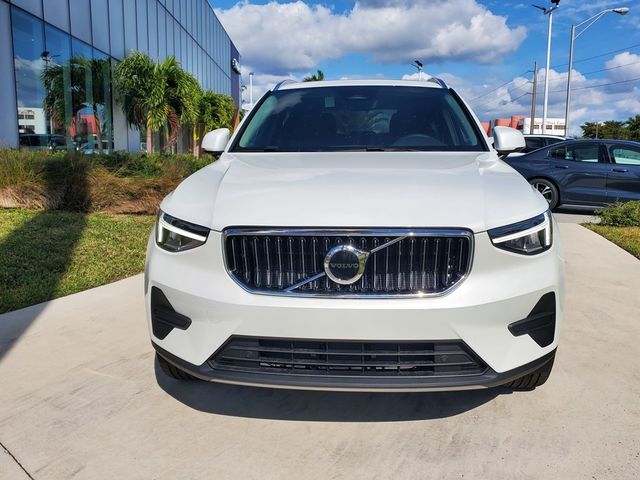 2025 Volvo XC40 Core Bright Theme