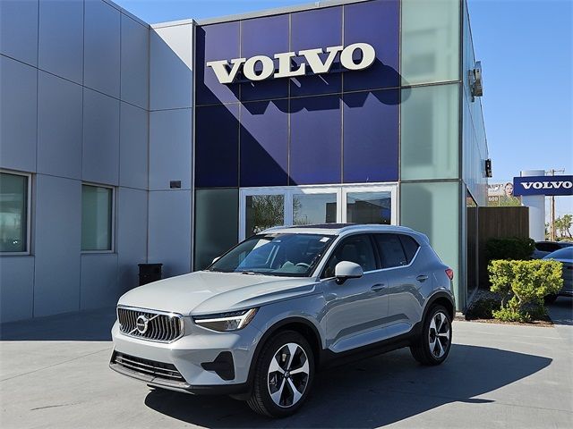 2025 Volvo XC40 Core Bright Theme