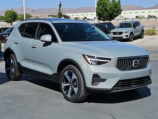 2025 Volvo XC40 Core Bright Theme