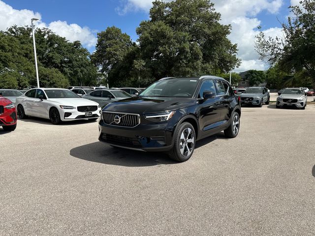 2025 Volvo XC40 Core Bright Theme