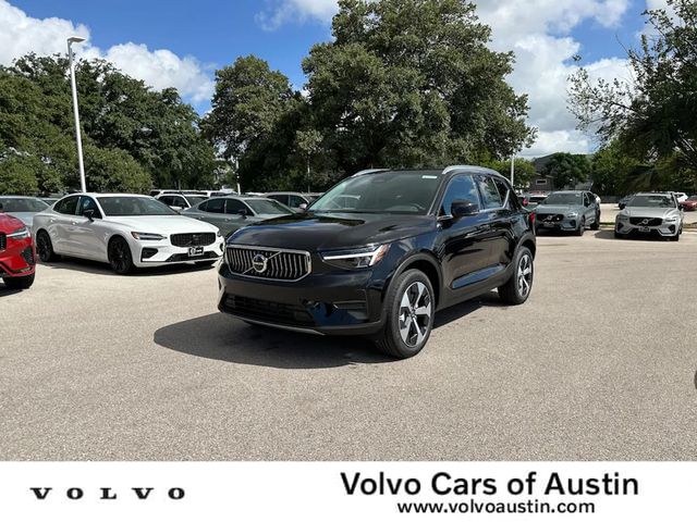 2025 Volvo XC40 Core Bright Theme