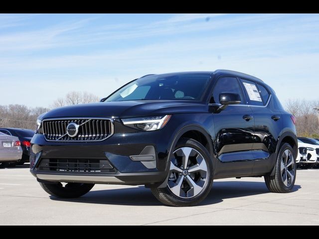 2025 Volvo XC40 Core Bright Theme