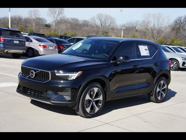 2025 Volvo XC40 Core Bright Theme