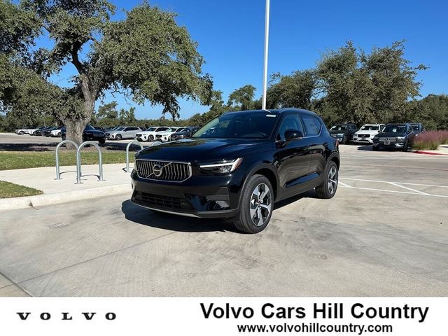 2025 Volvo XC40 Core Bright Theme