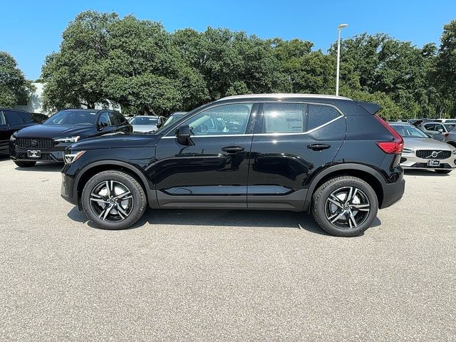 2025 Volvo XC40 Core Bright Theme