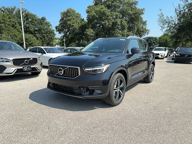 2025 Volvo XC40 Core Bright Theme