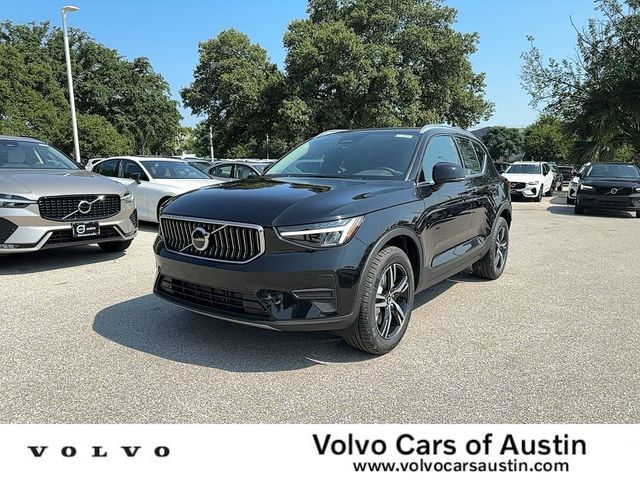 2025 Volvo XC40 Core Bright Theme