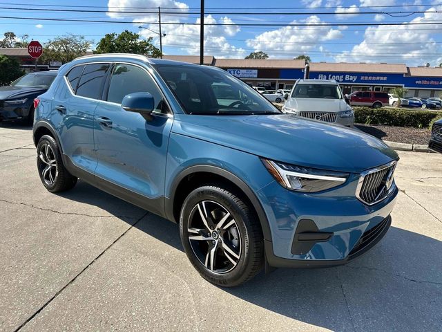 2025 Volvo XC40 Core Bright Theme