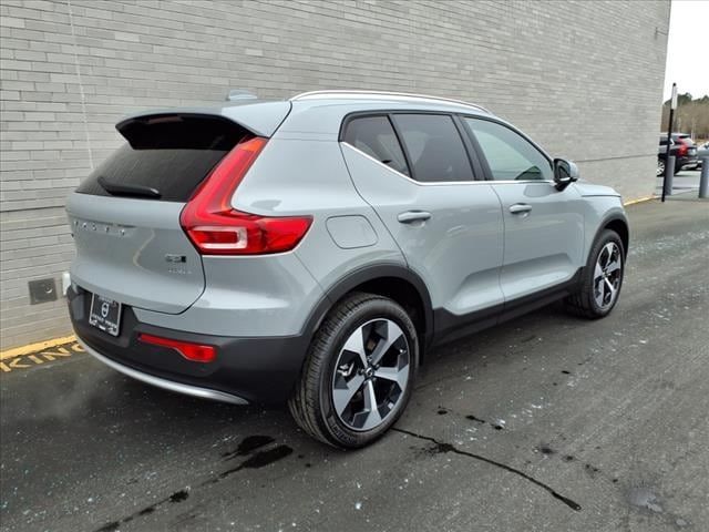 2025 Volvo XC40 Core Bright Theme