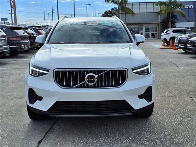 2025 Volvo XC40 Core Bright Theme