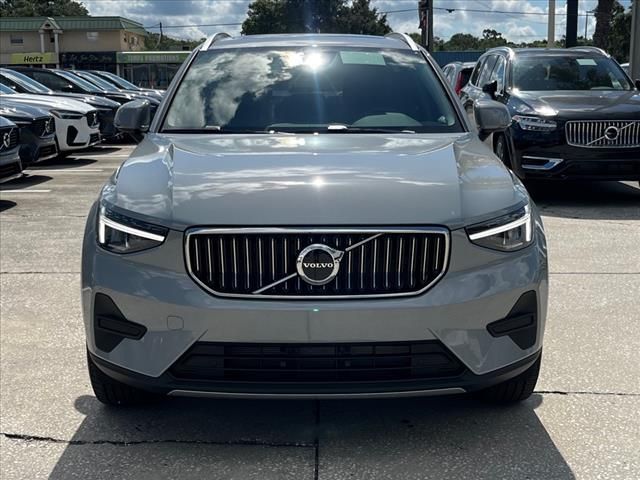 2025 Volvo XC40 Core Bright Theme