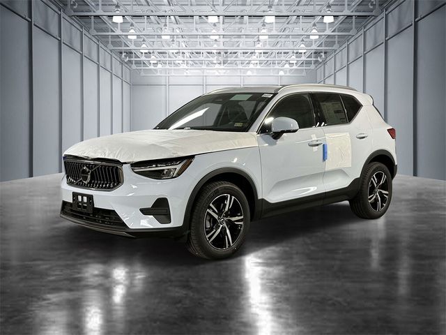 2025 Volvo XC40 Core Bright Theme