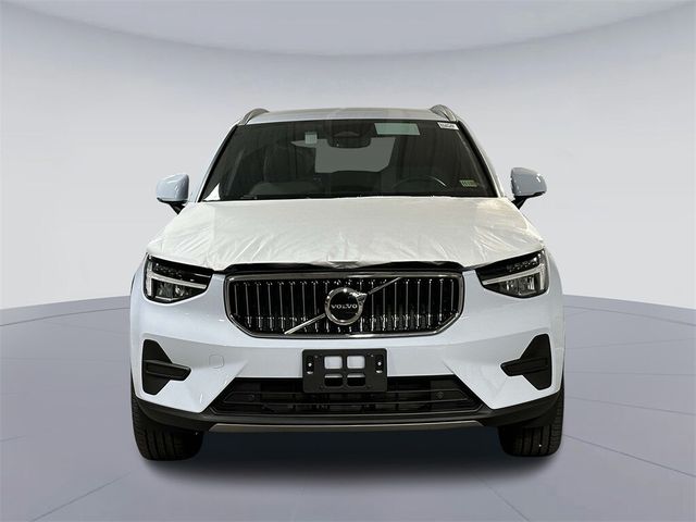 2025 Volvo XC40 Core Bright Theme