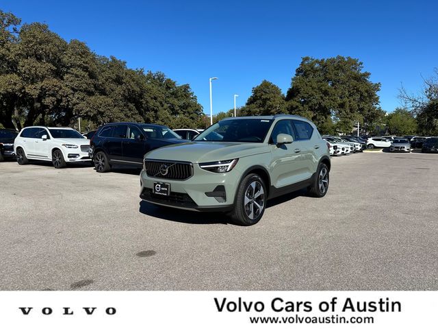 2025 Volvo XC40 Core Bright Theme