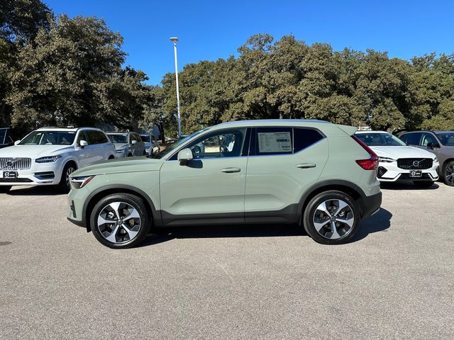 2025 Volvo XC40 Core Bright Theme