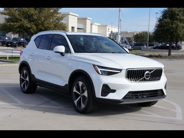 2025 Volvo XC40 Core Bright Theme