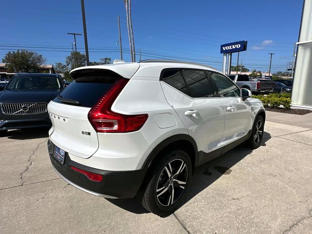 2025 Volvo XC40 Core Bright Theme