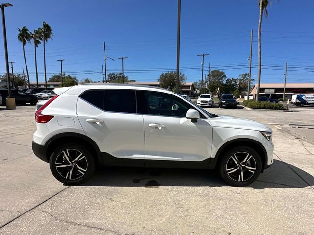 2025 Volvo XC40 Core Bright Theme