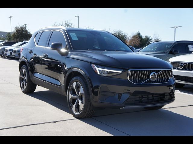 2025 Volvo XC40 Core Bright Theme