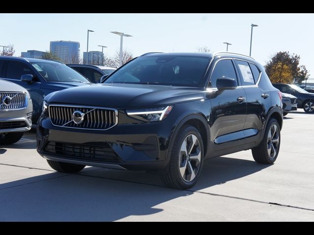 2025 Volvo XC40 Core Bright Theme