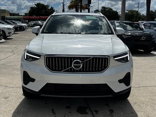 2025 Volvo XC40 Core Bright Theme