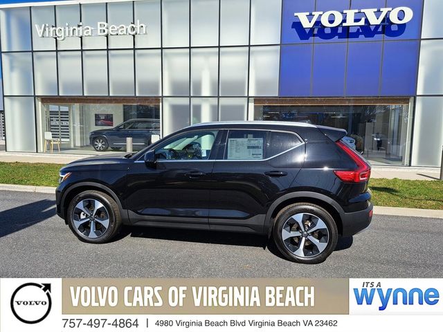 2025 Volvo XC40 Core Bright Theme