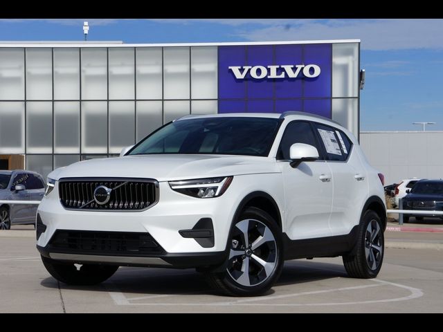 2025 Volvo XC40 Core Bright Theme