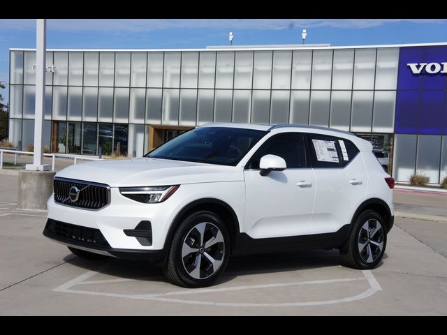 2025 Volvo XC40 Core Bright Theme