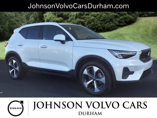 2025 Volvo XC40 Core Bright Theme