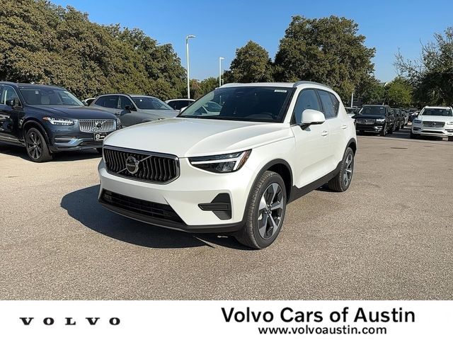 2025 Volvo XC40 Core Bright Theme