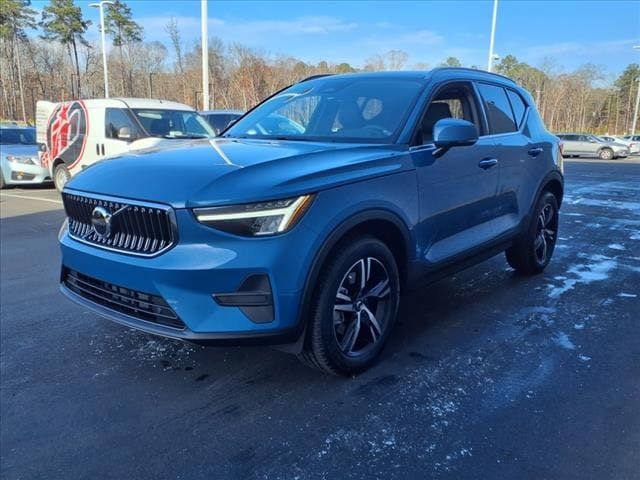 2025 Volvo XC40 Core Bright Theme