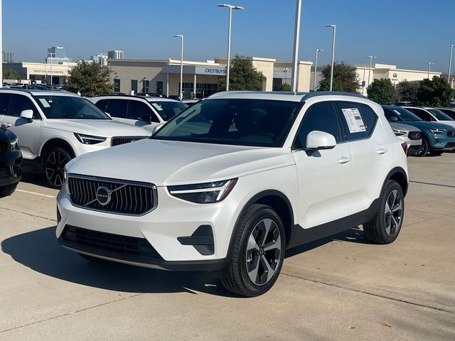 2025 Volvo XC40 Core Bright Theme