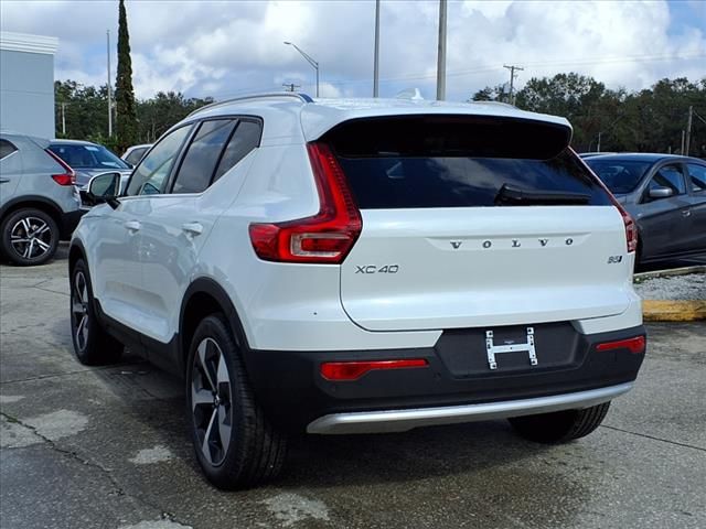 2025 Volvo XC40 Core Bright Theme