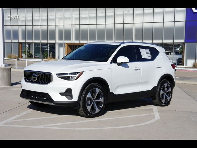 2025 Volvo XC40 Core Bright Theme