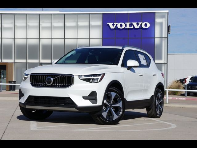 2025 Volvo XC40 Core Bright Theme