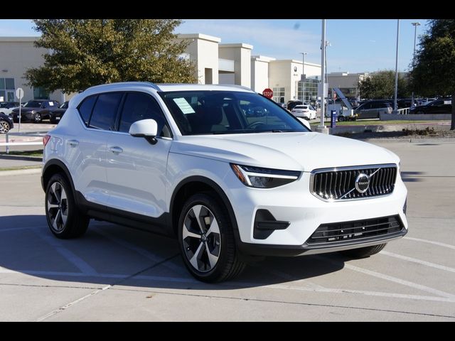 2025 Volvo XC40 Core Bright Theme