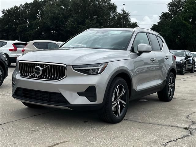 2025 Volvo XC40 Core Bright Theme