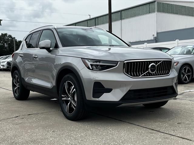 2025 Volvo XC40 Core Bright Theme