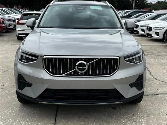 2025 Volvo XC40 Core Bright Theme