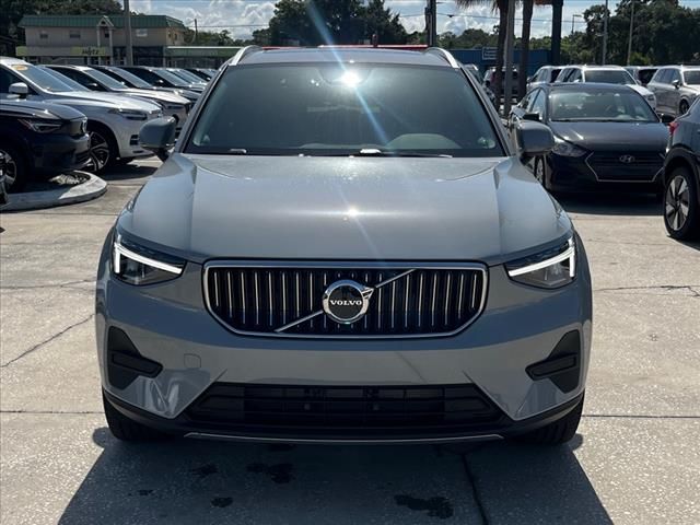 2025 Volvo XC40 Core Bright Theme