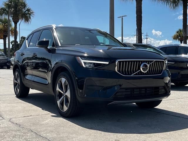 2025 Volvo XC40 Core Bright Theme