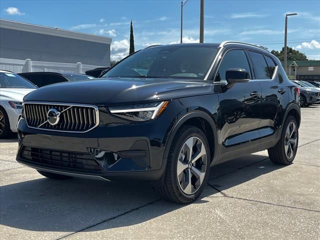 2025 Volvo XC40 Core Bright Theme