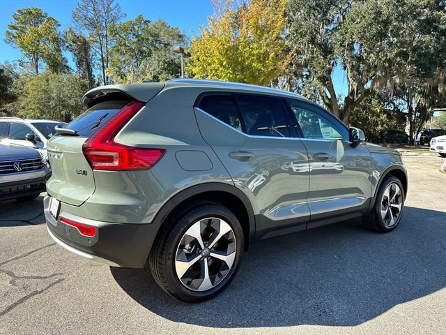 2025 Volvo XC40 Core Bright Theme