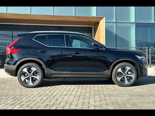 2025 Volvo XC40 Core Bright Theme